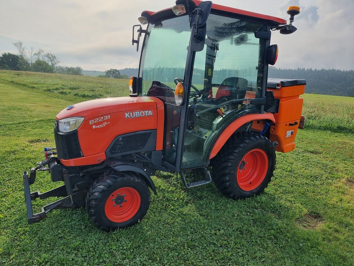 Kubota B2231