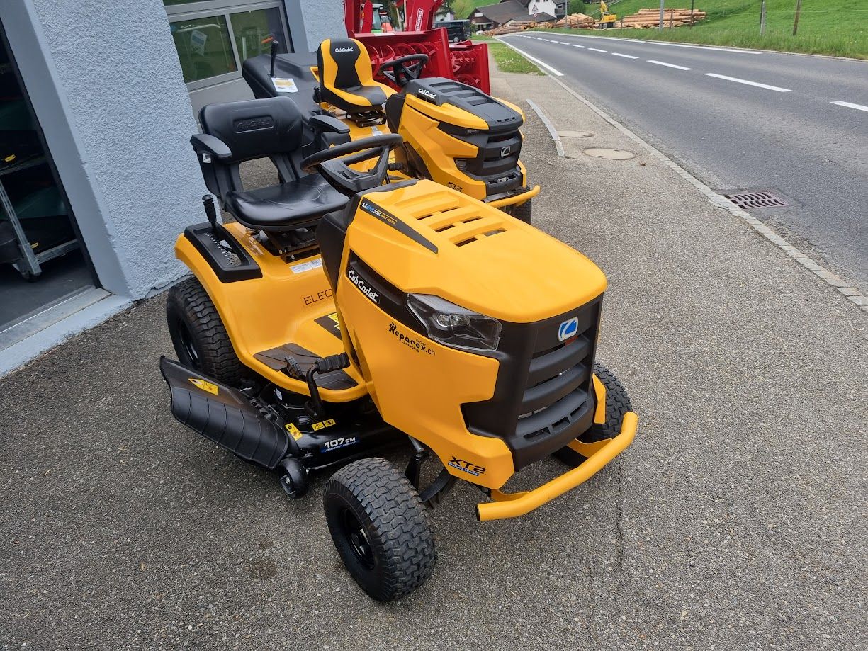 Tracteur à gazon CUBCADET à batteries