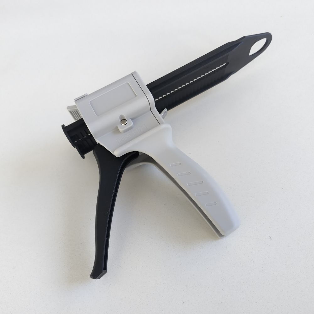 Caulking gun for 100ml twin carttridge