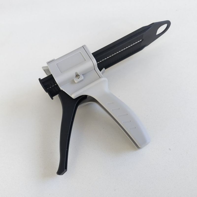 Caulking gun for 100ml twin carttridge