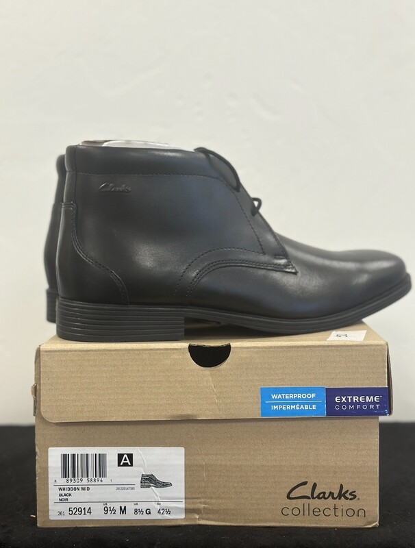 Clarks Men&#39;s Whiddon Mid Chukka boots