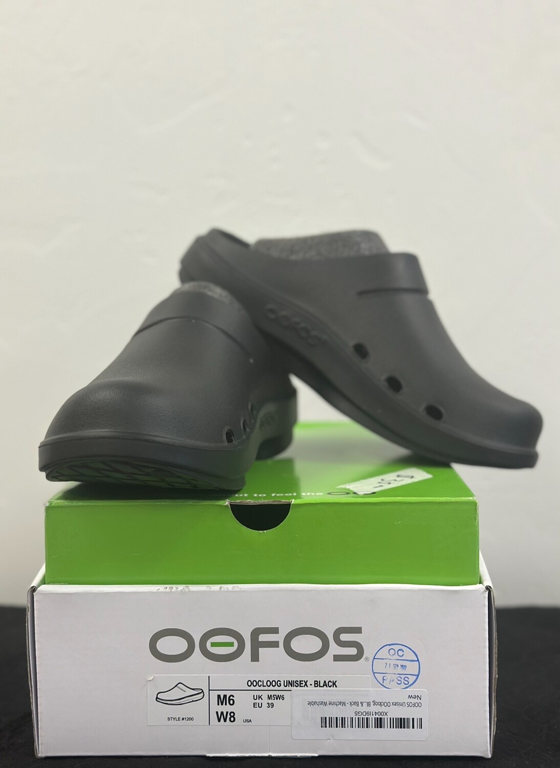 OOFOS OOcloog Slip-ons