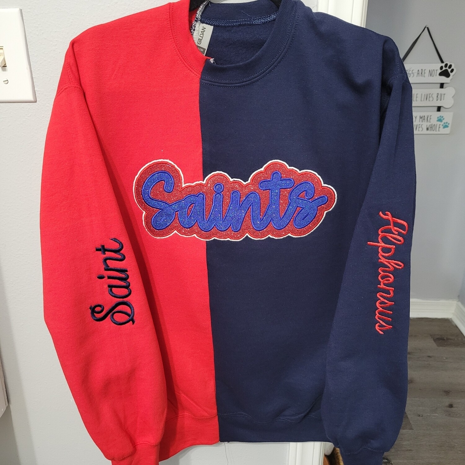 Double glitter appliqué double color sweatshirt with arm detail