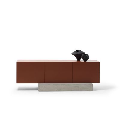 Credenza Mogg BLOCK con tre ante e basamento materico