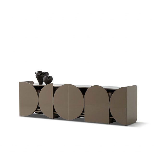 Credenza Mogg SHAPE isolata con ante dalle forme geometriche