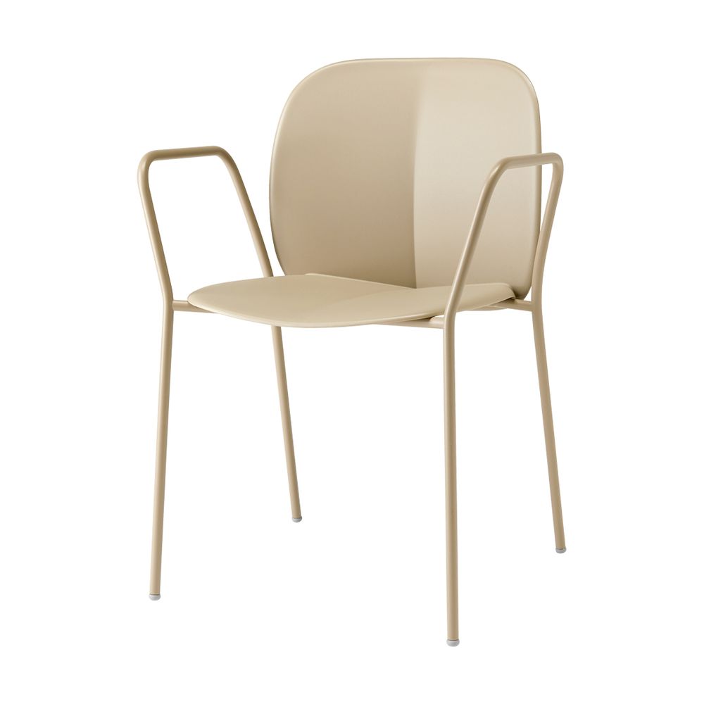 Sedia con braccioli SCAB Design Mentha color beige, vista frontale su sfondo bianco