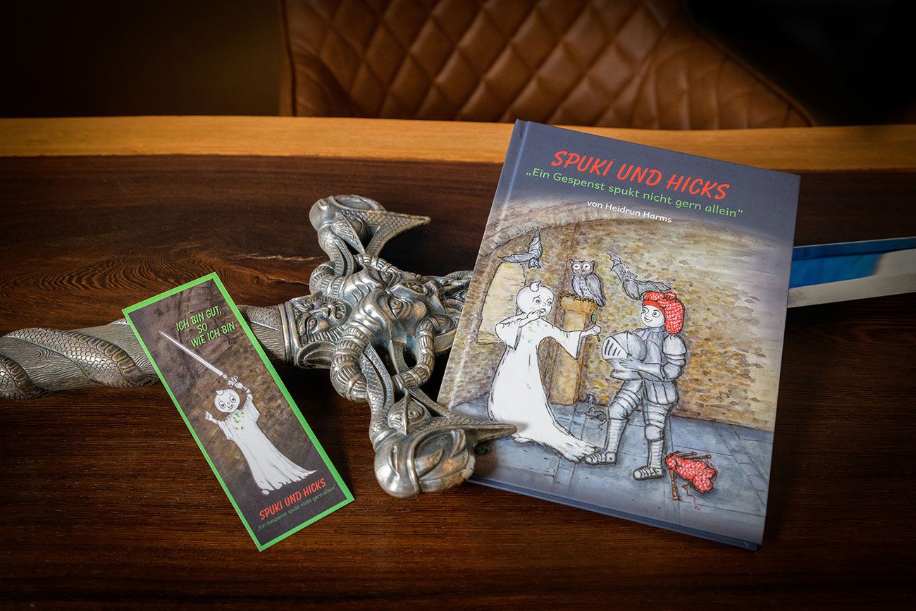 Spuki und Hicks – Ein Gespenst spukt nicht gern allein – Kinderbuch mit Lesezeichen