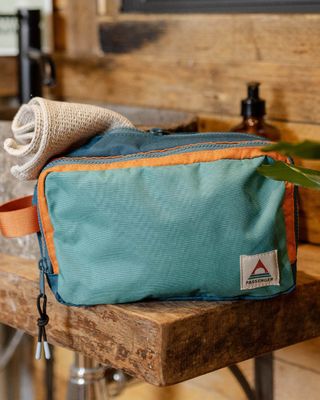 Travel Recycled Wash Kit