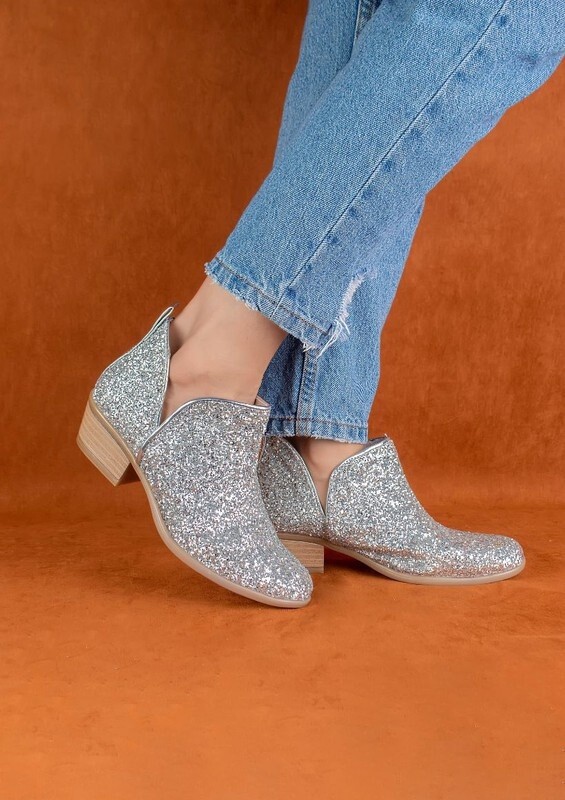 ALE 8 Booties, Size: 6