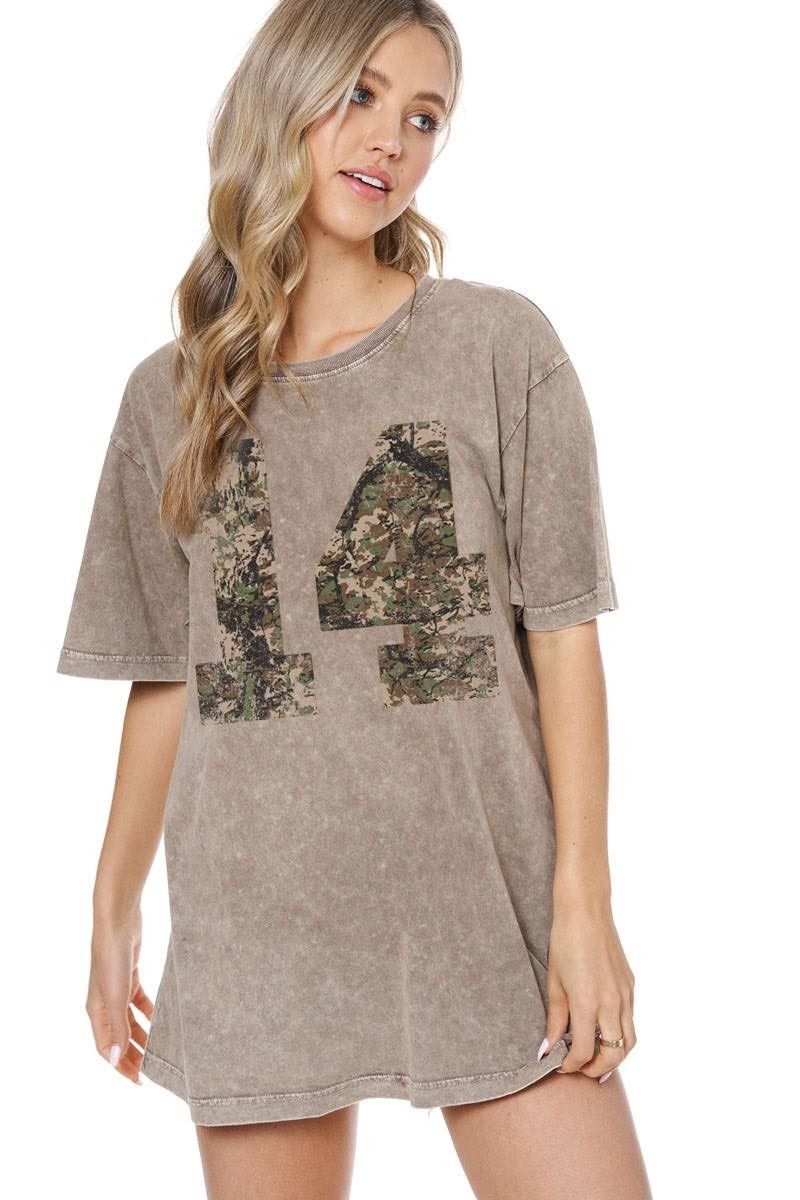 14 HUNTING CAMO VINTAGE GRAPHIC TOP