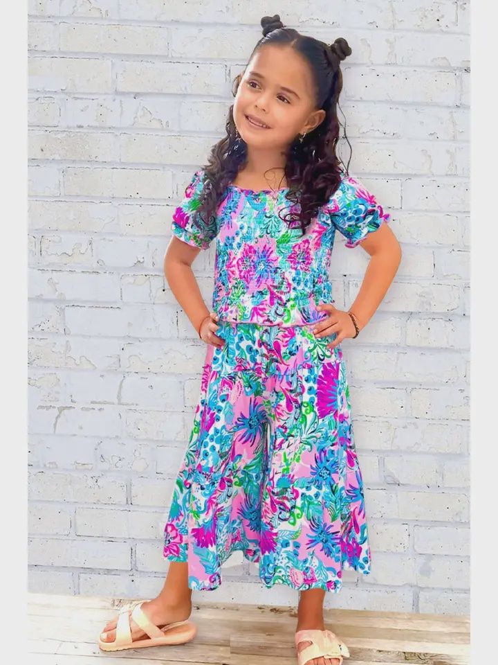Girl&#39;s 2 pcs Flare Pant Set w/ Smocking Top