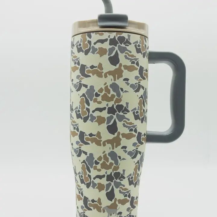 Men&#39;s Camo Tumbler
