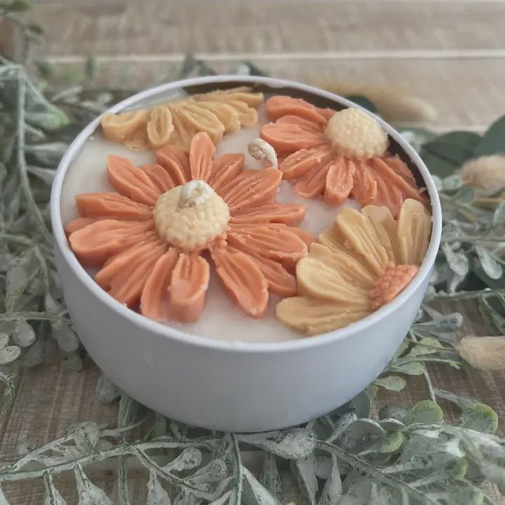 Fall Daisy Tin Candle-Tobacco Caramel