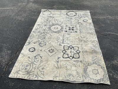 Neutral cream and navy rug (4&#39; 10&quot; x 7&#39; 6&quot;)