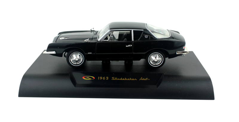 1:32 BLACK AVANTI