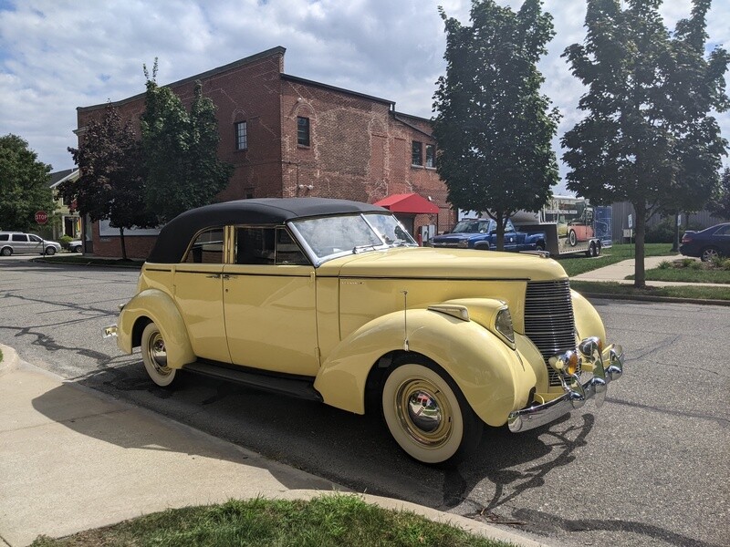 1938 Sudebaker State Commander Convertible Sedan