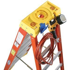 10' WERNER FIBERGLASS STEPLADDER, 300LBS, IA - 6210