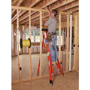 8' WERNER FIBERGLASS TRIPOD STEPLADDER, 300LBS, IA - FTP6208