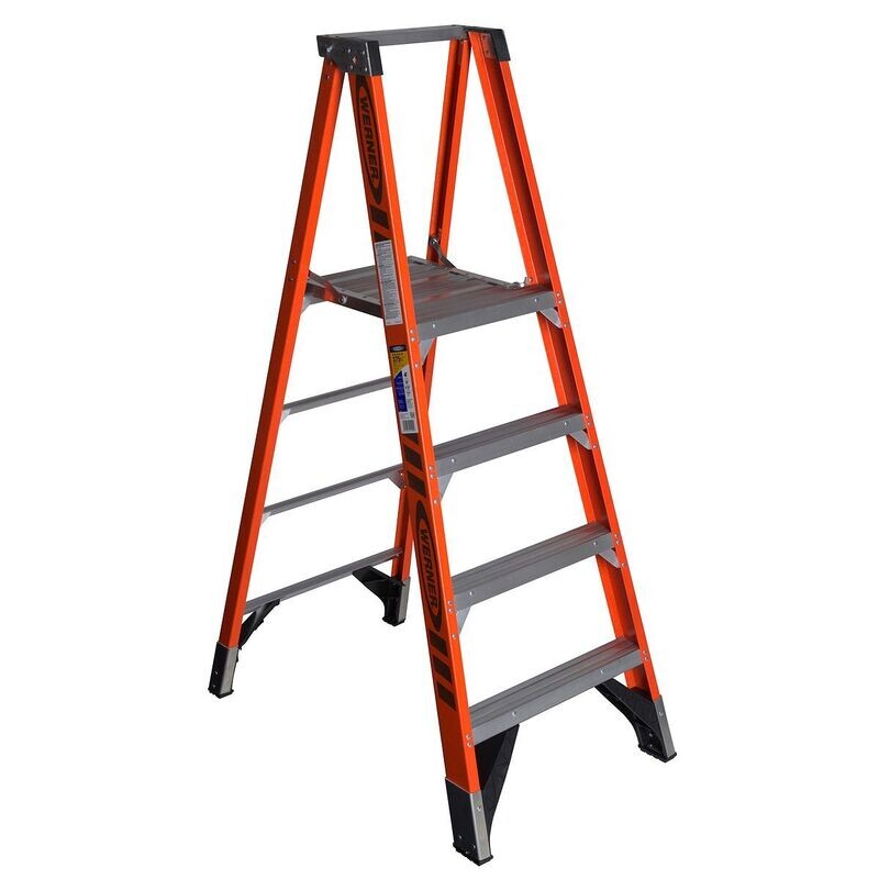 4' WERNER FIBERGLASS PLATFORM STEPLADDER, 375LBS, IAA - P7404