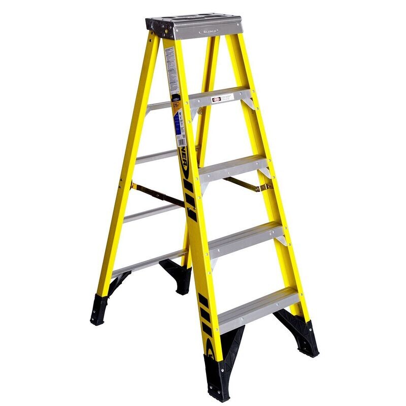 5' WERNER FIBERGLASS STEPLADDER, 375LBS, IAA -  7305