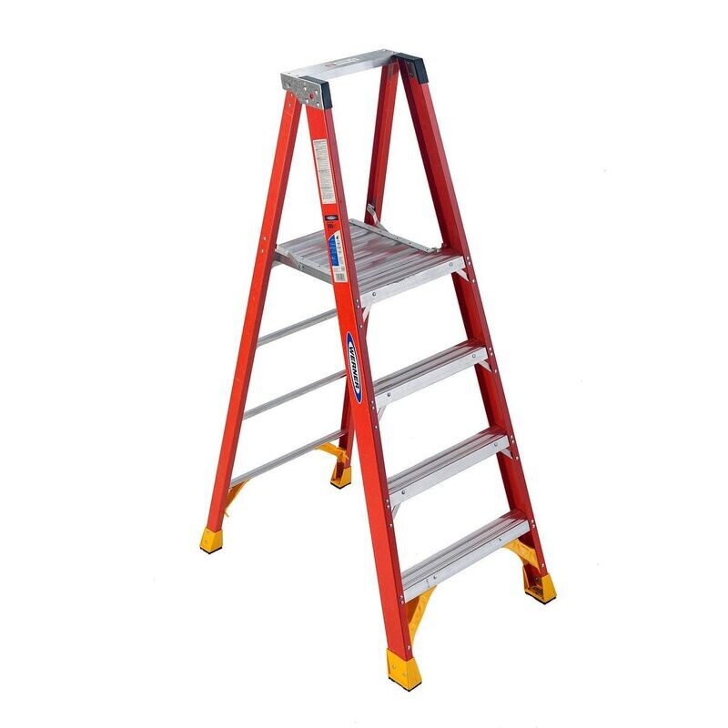 4' WERNER FIBERGLASS PLATFORM LADDER, 300LBS, IA - P6204