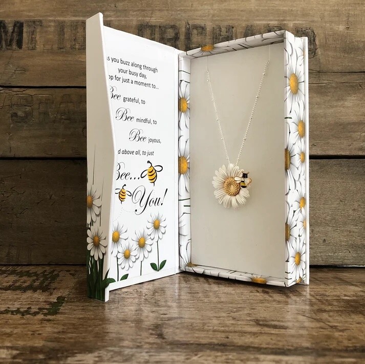 Bee Boxed Daisy Necklace