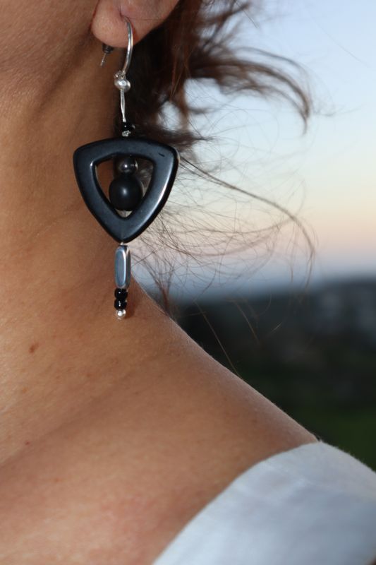 MANHATTAN dangling drop women's earrings. Semi-precious stones: chaolite, black lava, and hematite