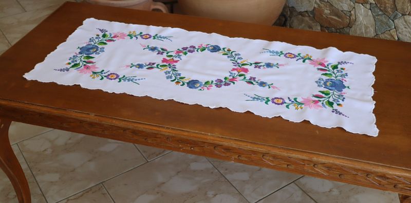 BLUE ROSES Greek vintage table runner