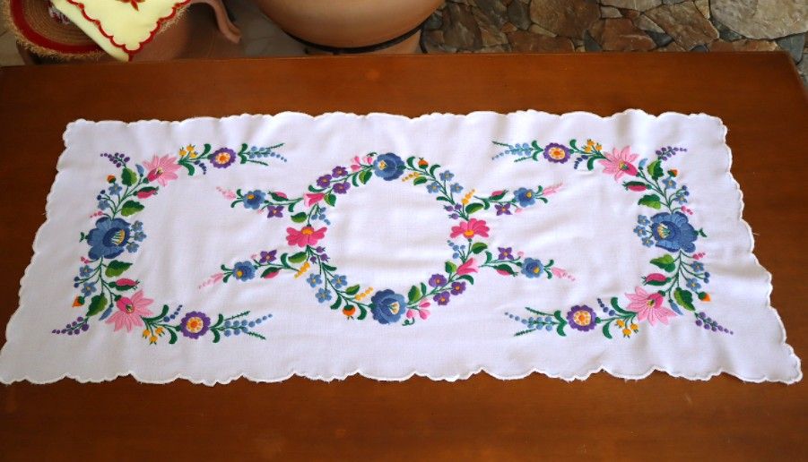 BLUE ROSES Greek vintage table runner