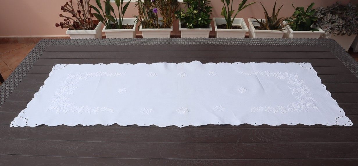 SNOW WHITE TABLE CLOTH