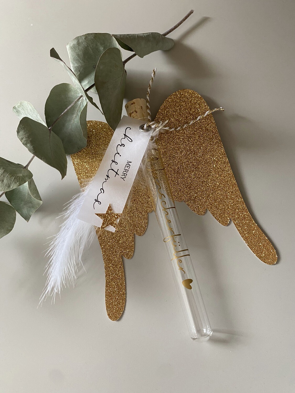 Wunscherfüller Engelsflügel oder Weihnachtskugel