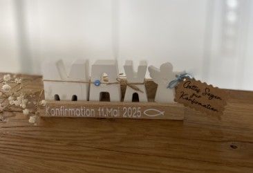 Schriftzug aus Gießmasse