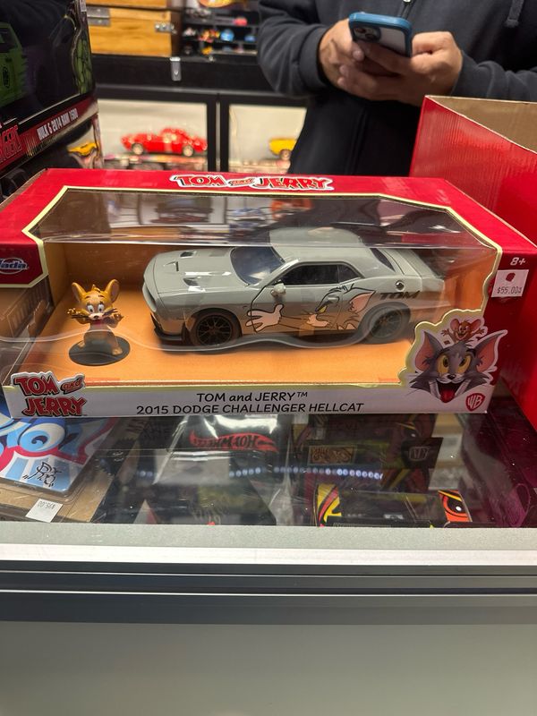 Tom &amp; Jerry 2015 Dodge Challengers Hellcat