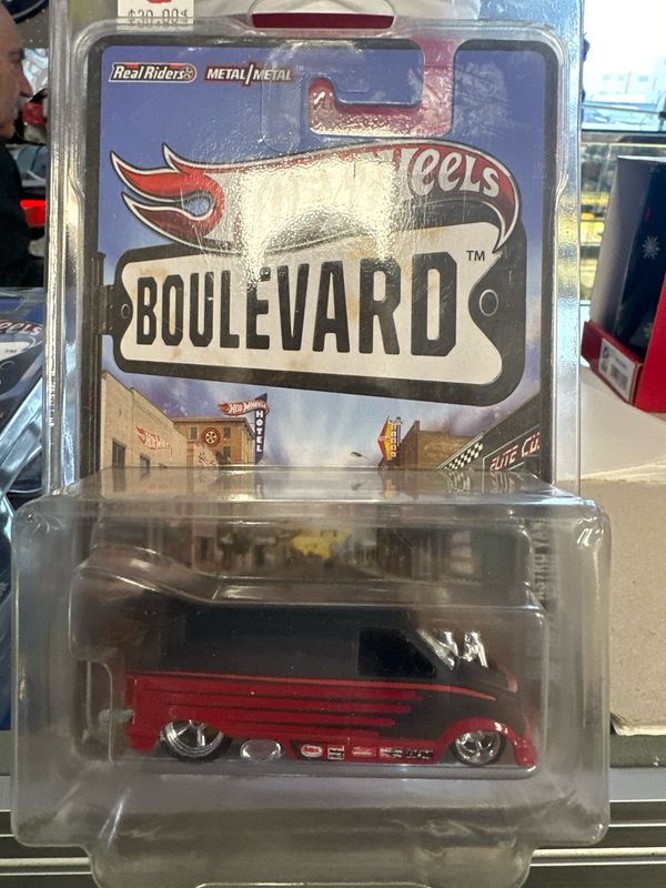 HW BOULEVARD 85 CHEVY ASTRO VAN