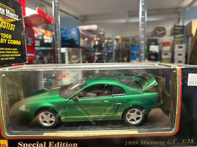 1\18 Maisto 1999 Mustang GT