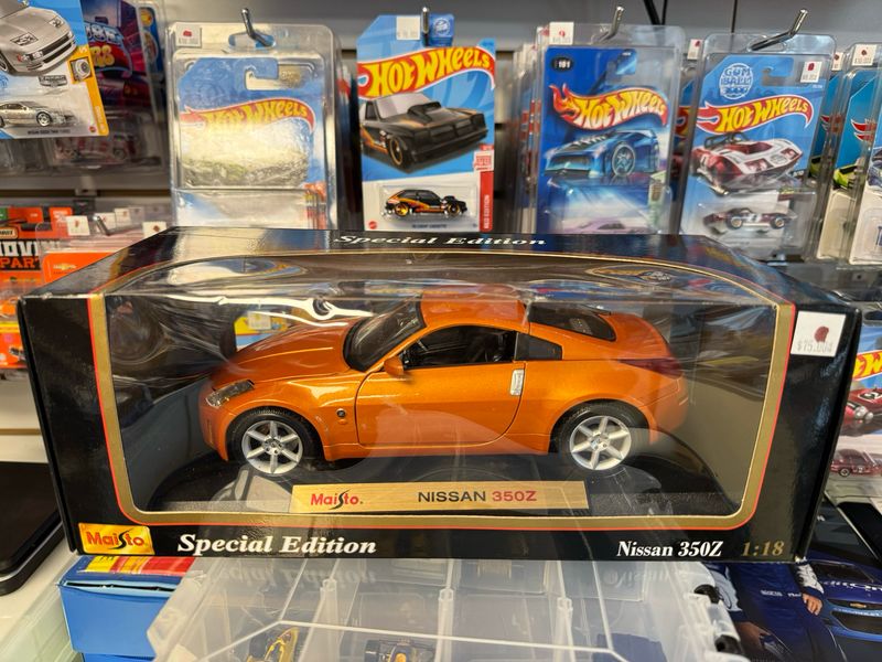 NISSAN 350Z 1\18 ORANGE