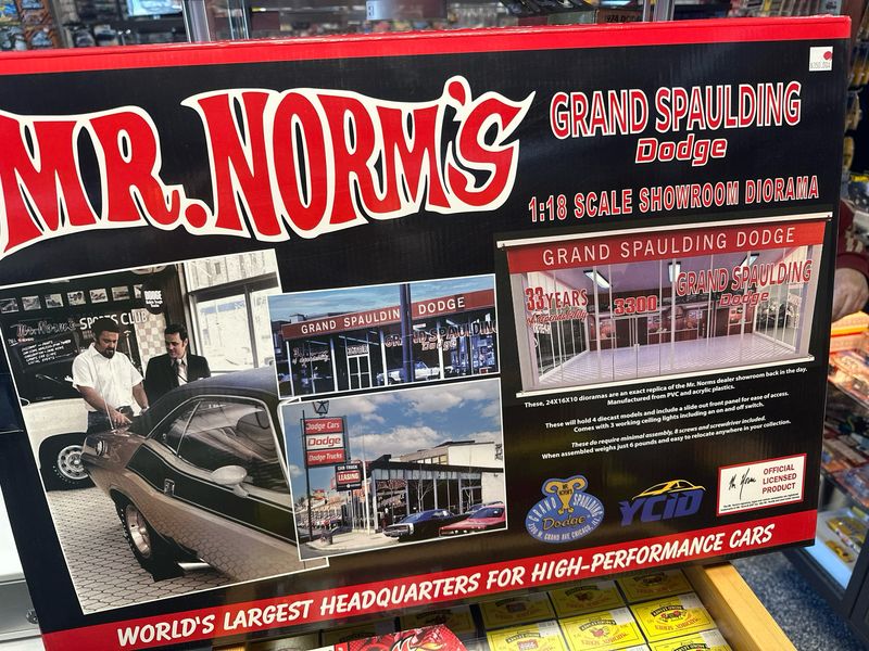 Mr Norms Grand Spaulding Showroom Diorama 1/18