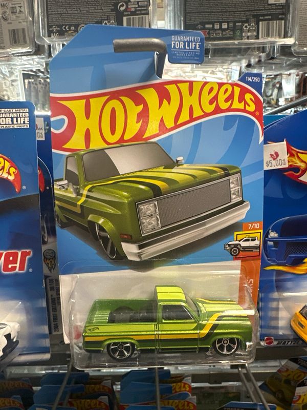 HW 83 CHEVY SILVERADO