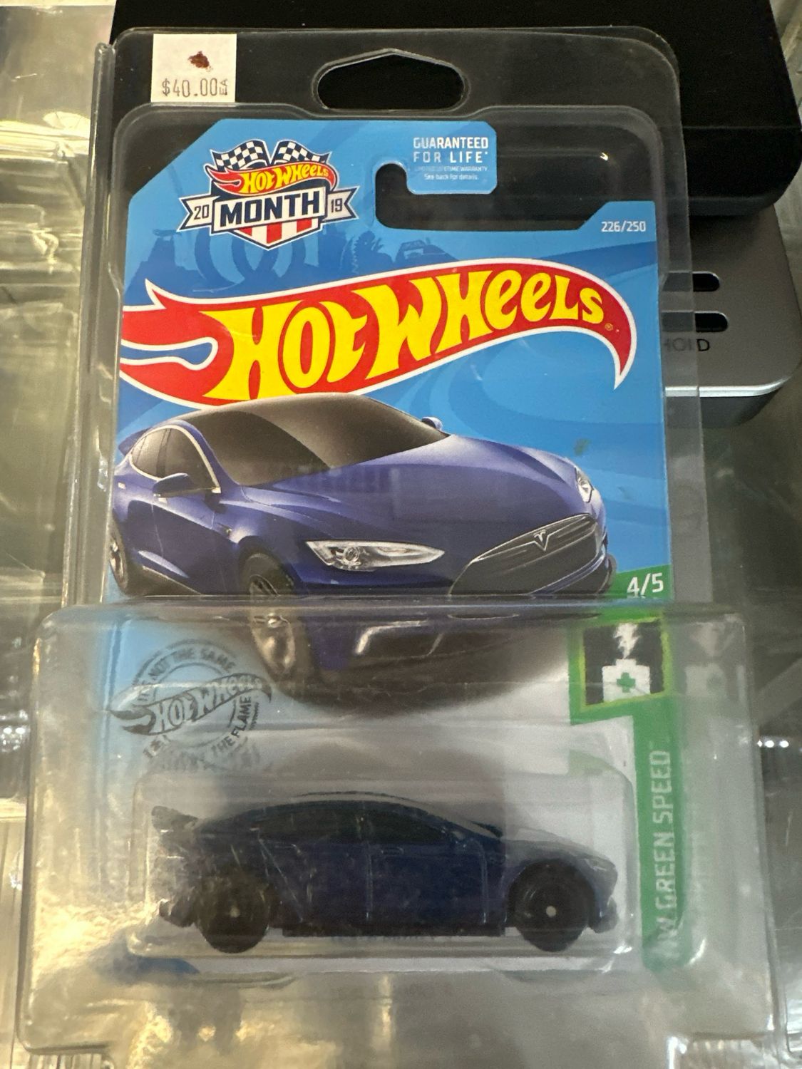 Tesla Model S T HUNT