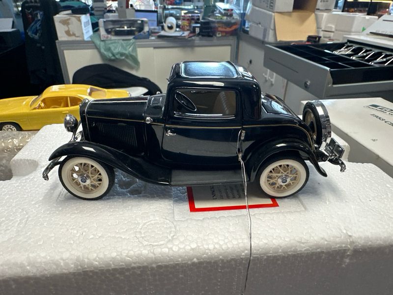1932 Ford Deuce Black Coupe