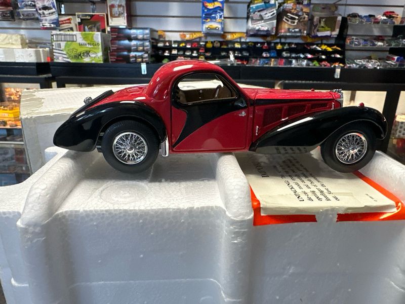 36 Bugatti Type 57 Red/black