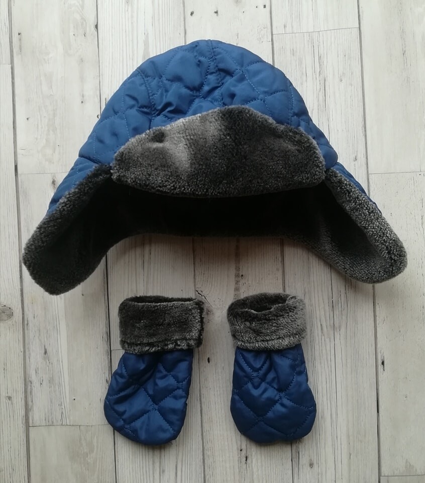 Boys trapper hat and mitts set