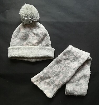 Girls beanie hat and scarf set