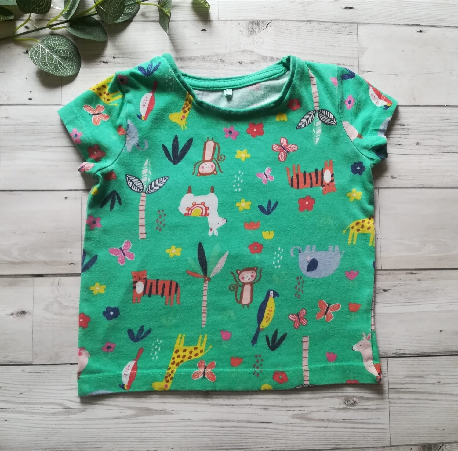 Girls tshirt