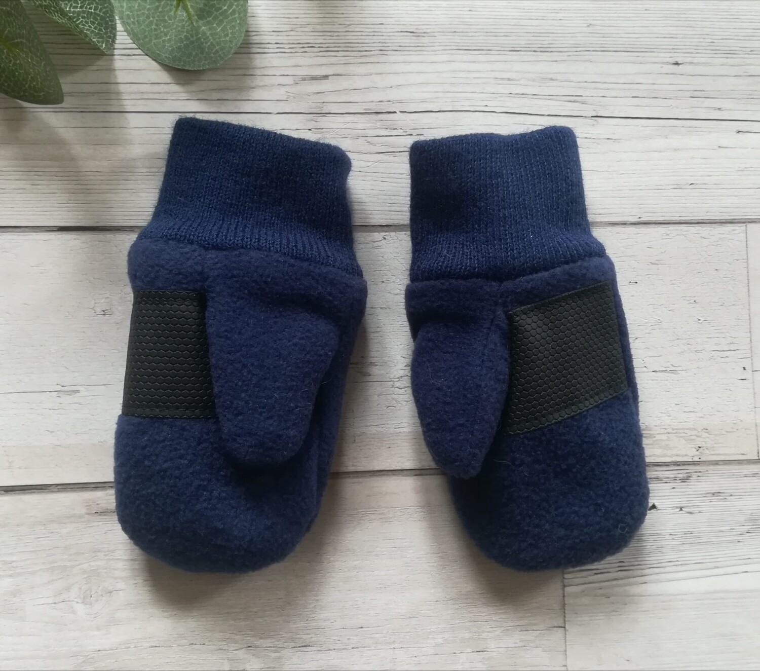 Boys mit style gloves from GAP