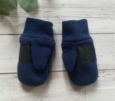 Boys mit style gloves from GAP