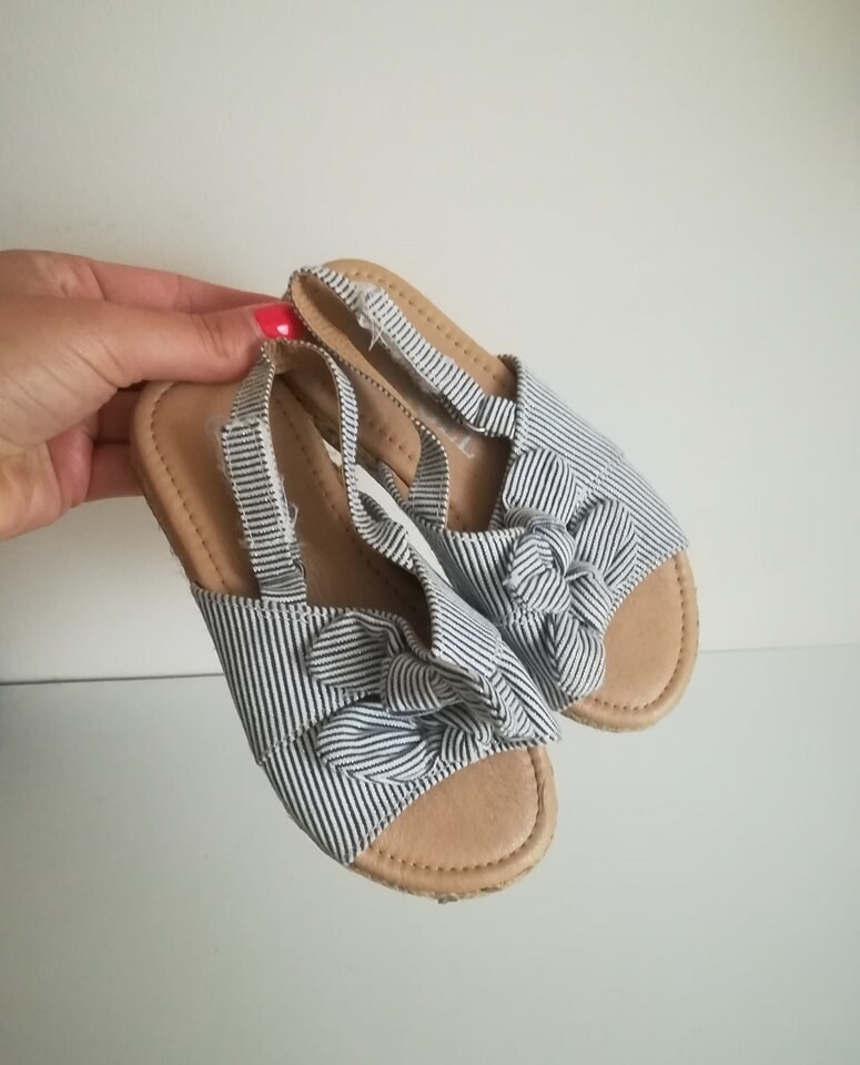Girls sandles 