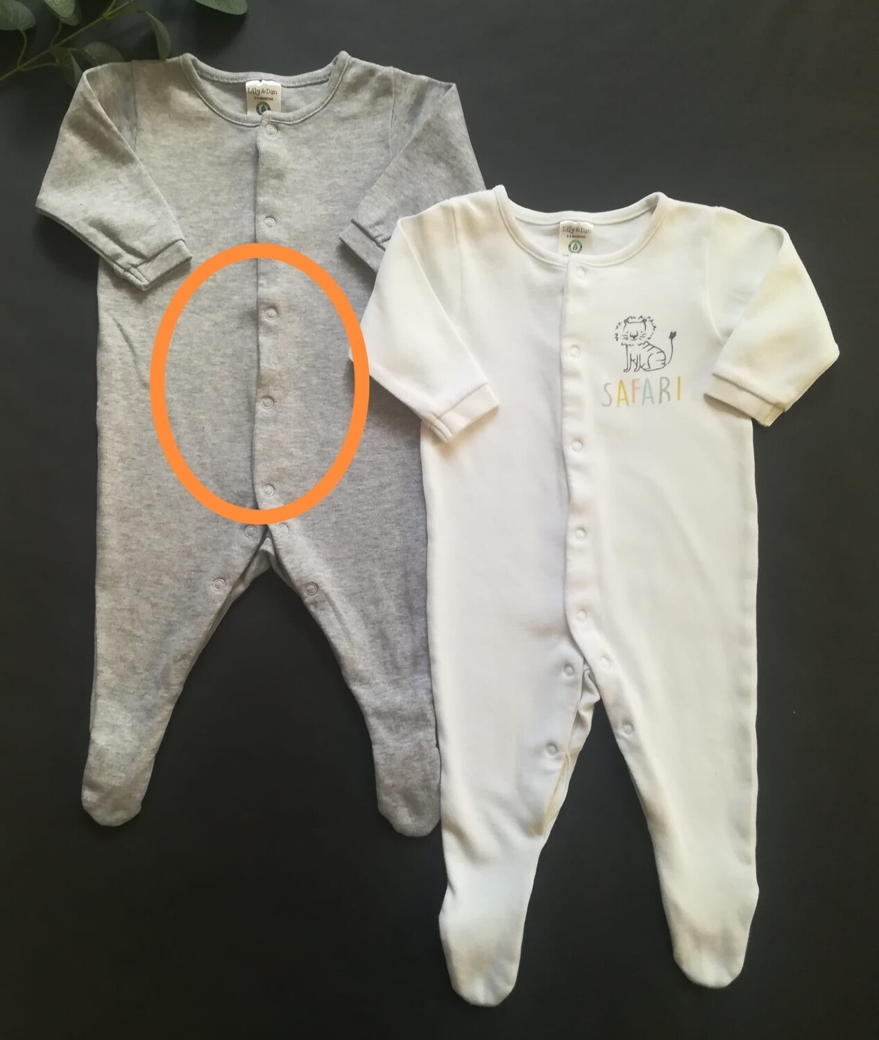2x sleepsuits