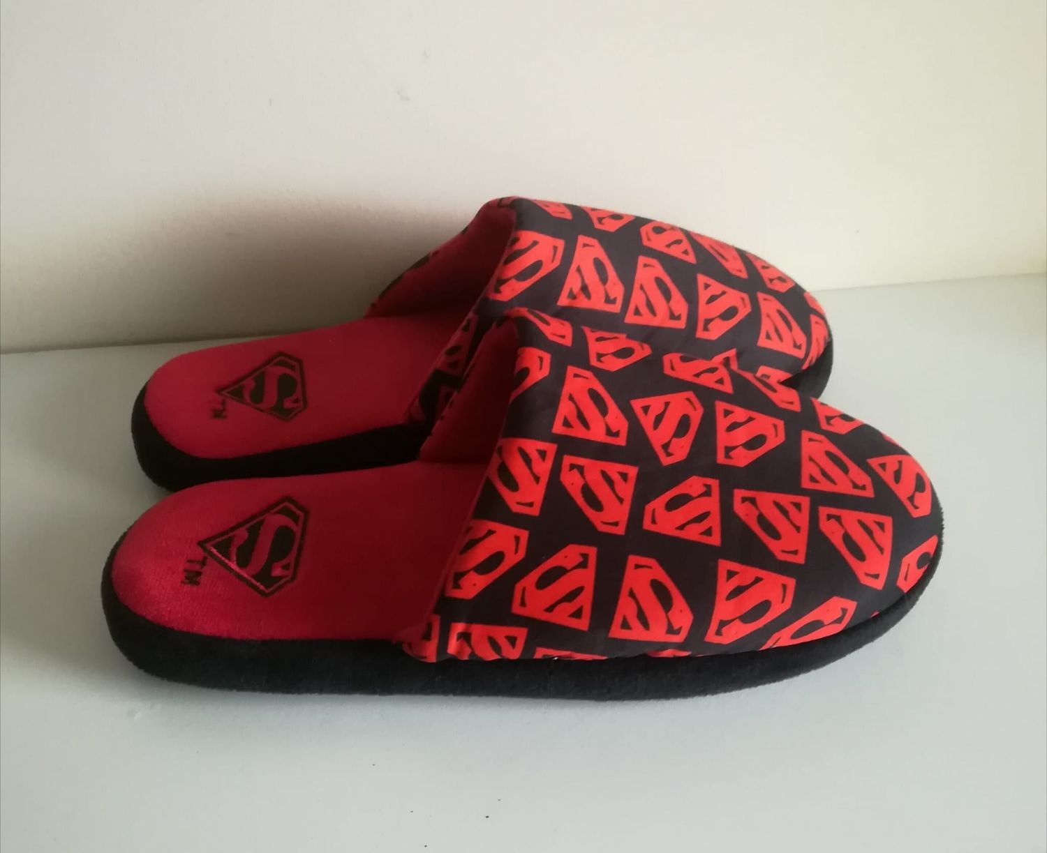 Boys slippers (superman) (NEW)