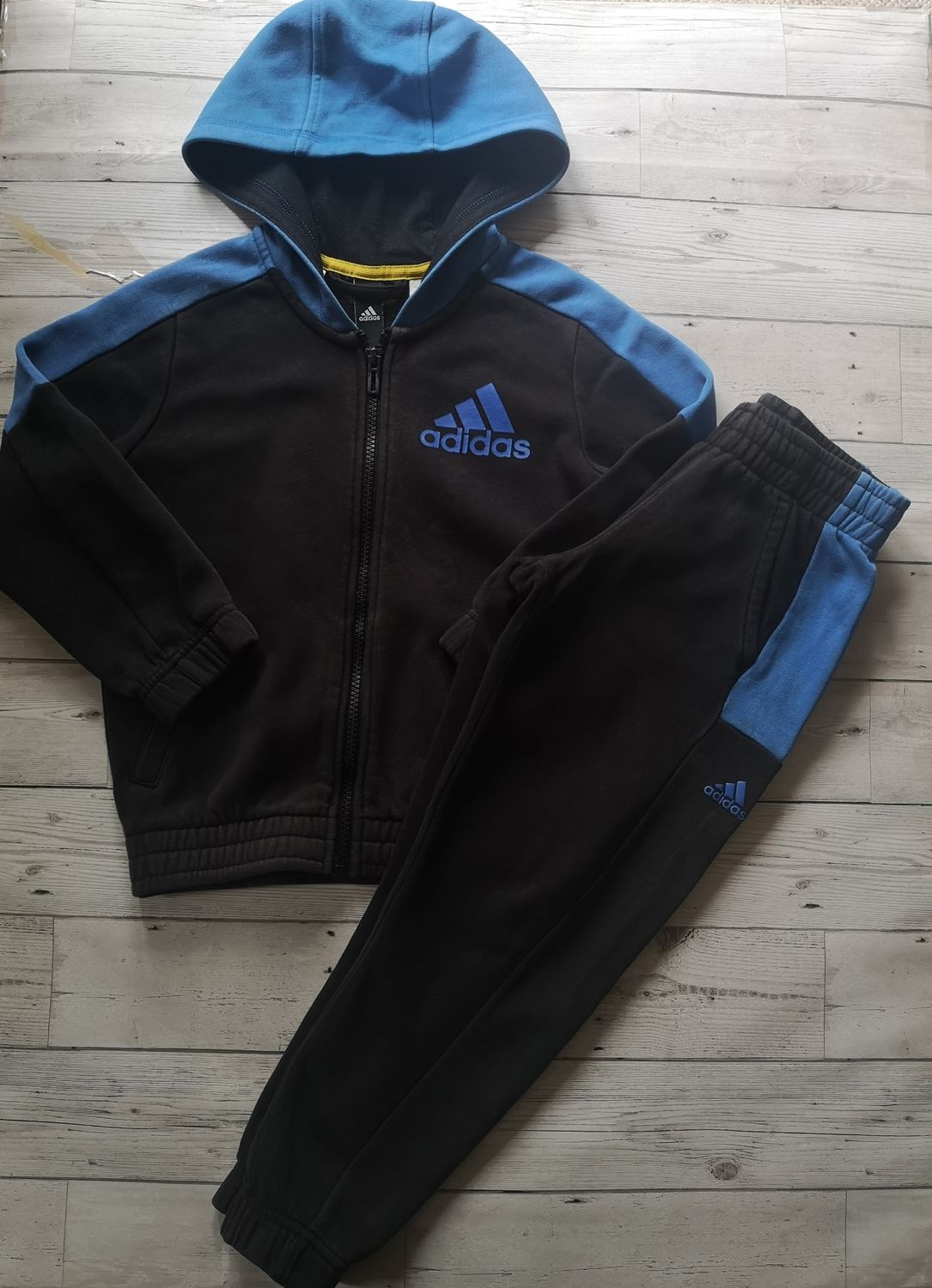 Boys 2 piece set (Adidas)